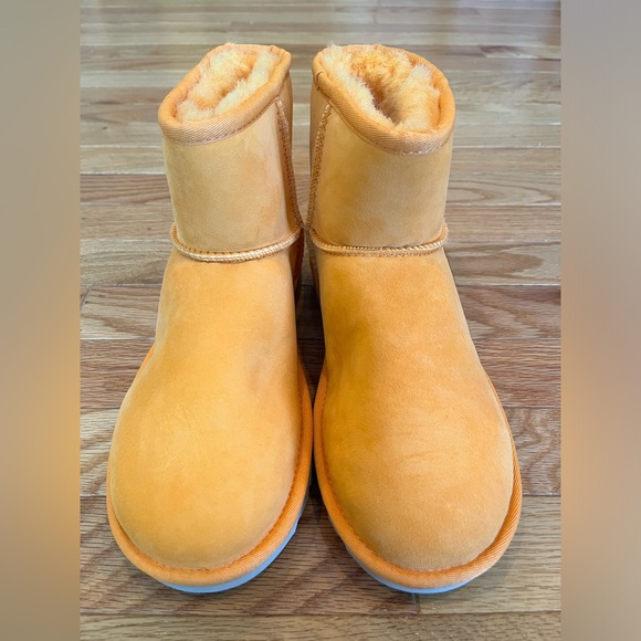 UGG Classic Mini ll Orange (California Poppy), Size 7 NEW - Picture 1 of 5